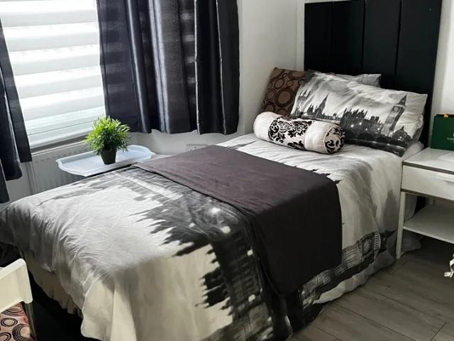 Flat for rent in Lower Edmonton, Edmonton
