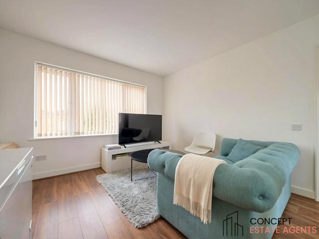 Flat for rent in London Borough of Merton, Mitcham