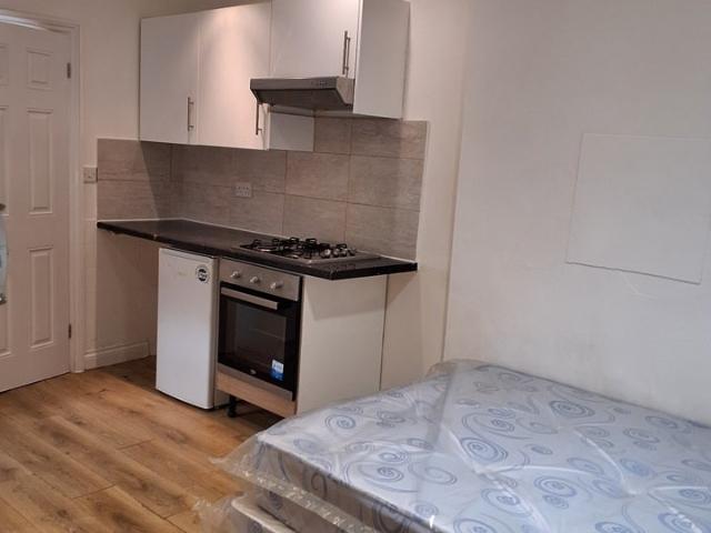 Flat for rent in Albany Park, Greater London