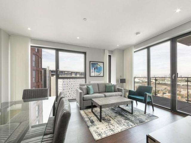 Flat for rent in London Borough of Tower Hamlets, Greater London