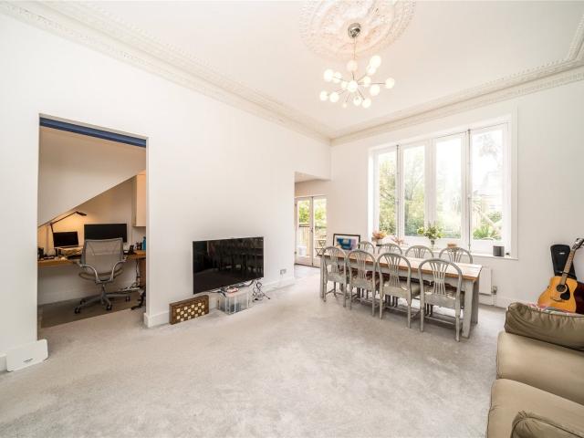 Flat for rent in Brook Green, Greater London