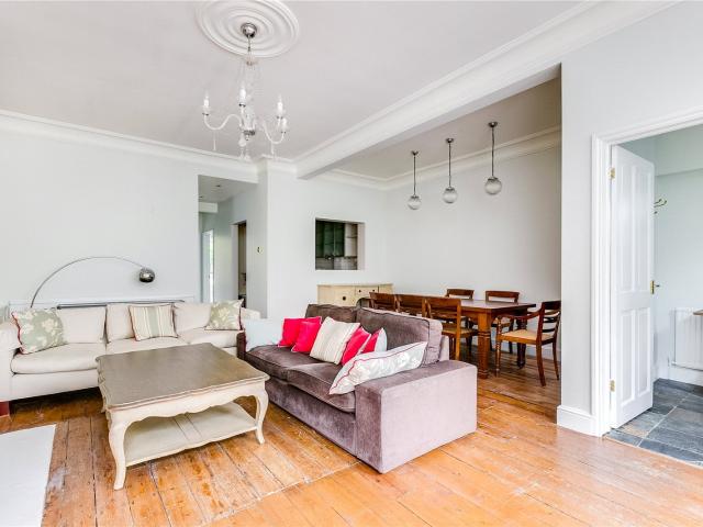 Flat for rent in Brook Green, Greater London
