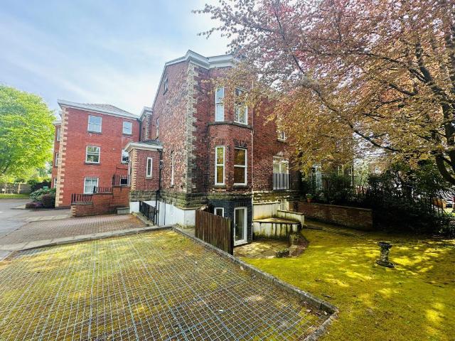 Flat for rent in Hazel Grove, Greater Manchester