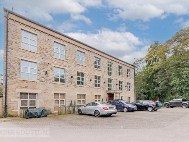 Flat for rent in Denshaw, Oldham