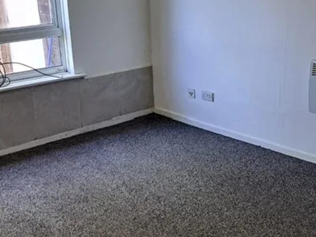 Flat for rent in Burnedge, Greater Manchester