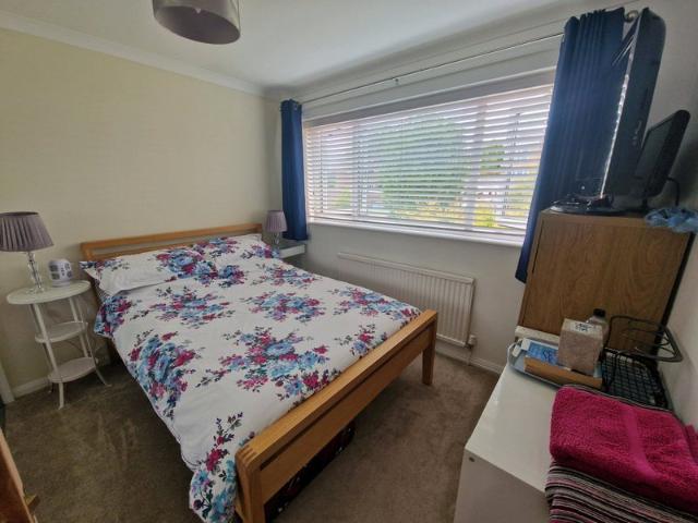 Flat for rent in Wapley, Wapley