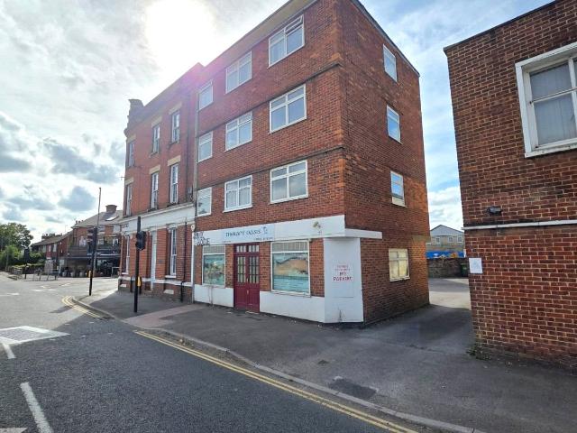 Flat for rent in Meath Green, Reigate and Banstead