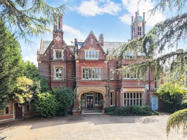 Flat for rent in Norwood Hill, Reigate and Banstead