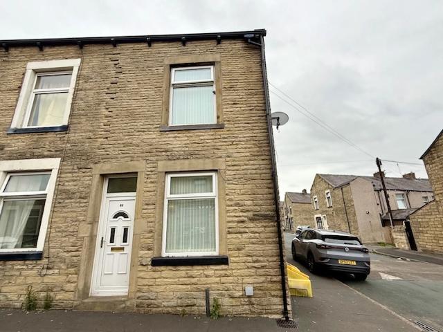 Flat for rent in Nelson, Higherford