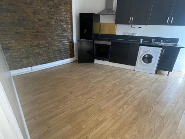 Flat for rent in Woodford Bridge, Greater London