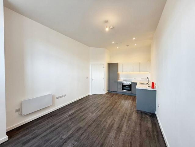 Flat for rent in Lee Bank, Greater Manchester