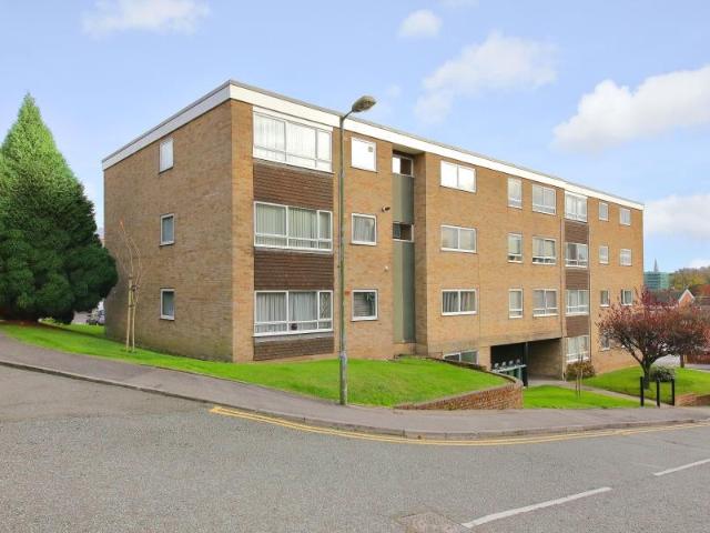 Flat for rent in Batchworth