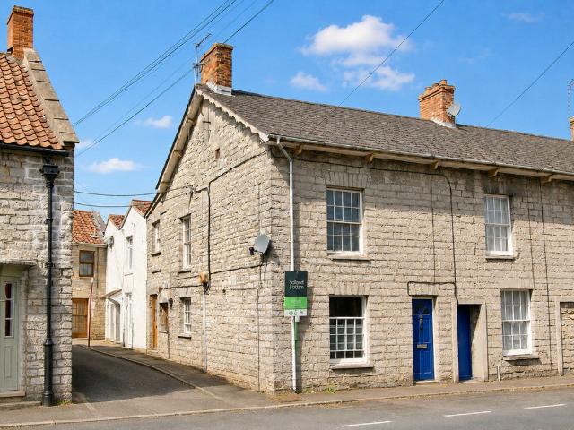 Flat for rent in Street, Somerset