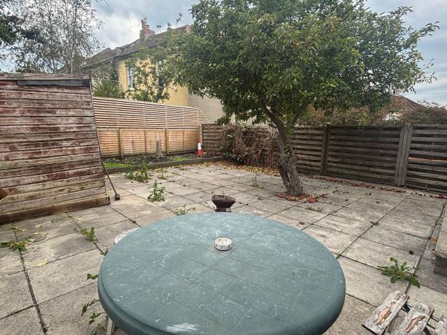 Flat for rent in Pigsty Hill, Bristol