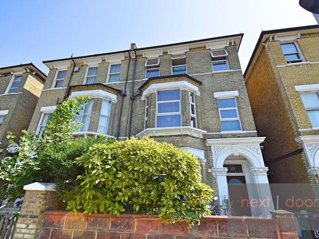 Flat for rent in Stockwell Park, Greater London
