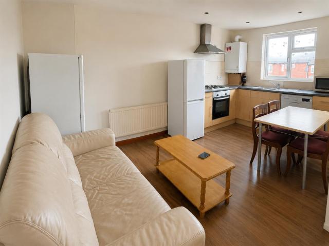 Flat for rent in Burnt Oak, Greater London