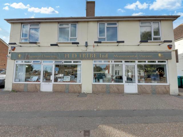 Flat for rent in Lancing, Adur