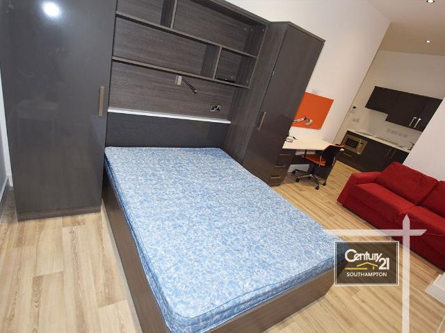 Flat for rent in The Polygon, City Of Southampton