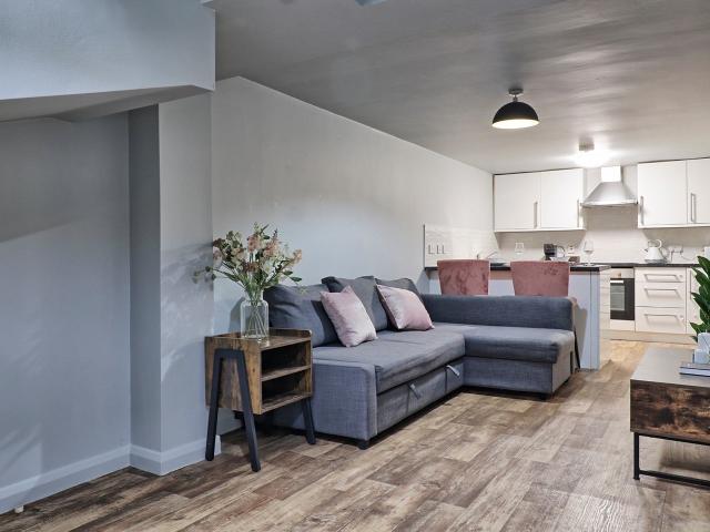 Flat for rent in Southend City Centre Neighbourhood, Alton Barnes