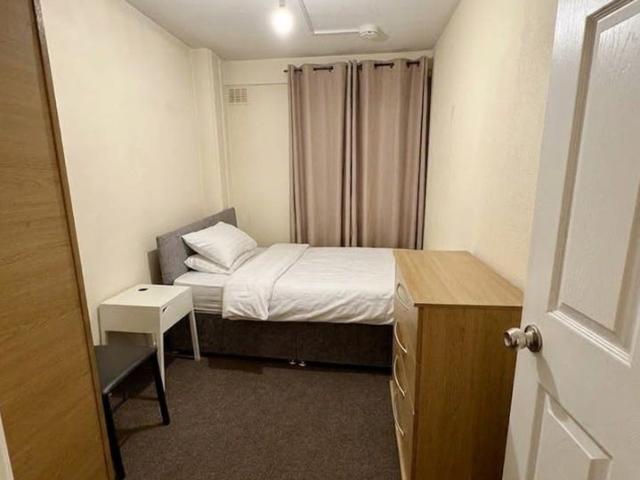 Flat for rent in Mile End, Greater London