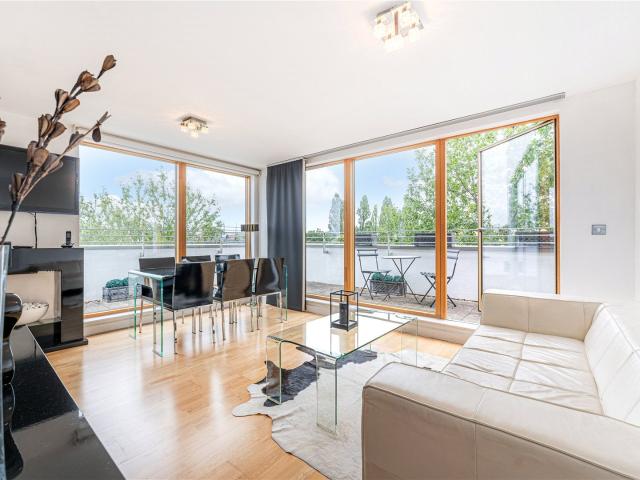 Flat for rent in North Kensington, Greater London