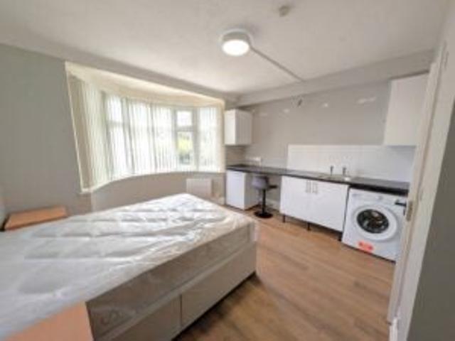 Flat for rent in Hendon, Greater London