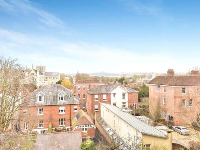 Flat for rent in The Close, Hampshire