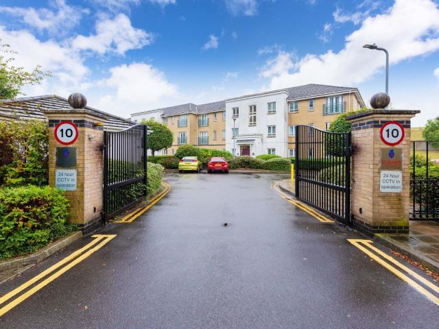 Flat for rent in Colnbrook with Poyle, Slough