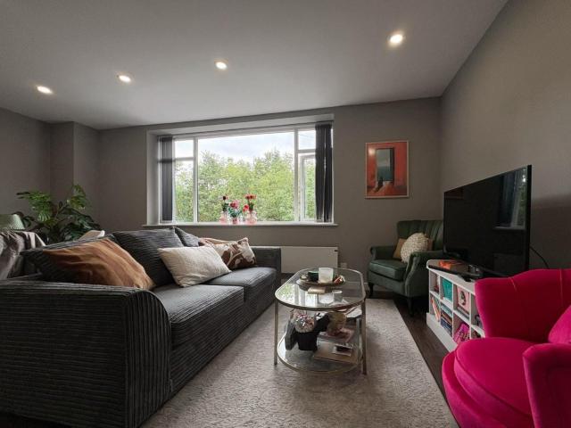 Flat for rent in West Park, West Yorkshire