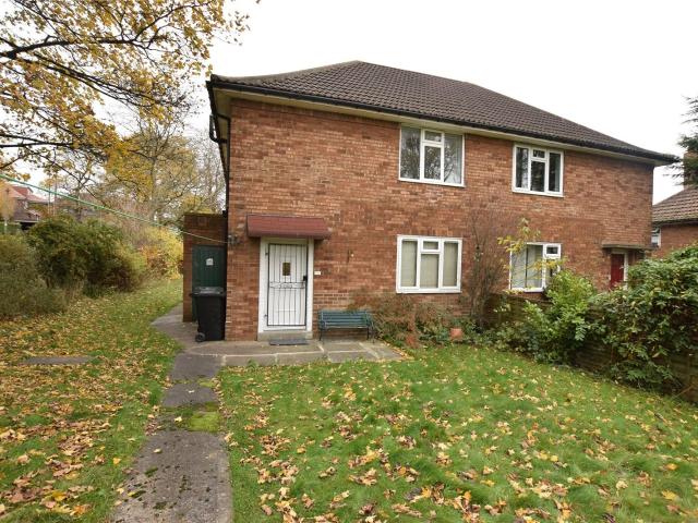 Flat for rent in West Park, West Yorkshire