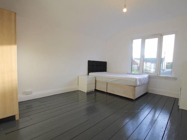 Flat for rent in Pengam Green, Falcon Lodge