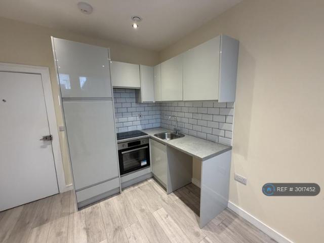 Flat for rent in Spotland Bridge, Burnedge
