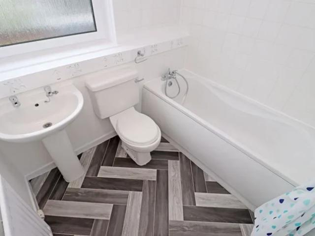 Flat for rent in Mid Calder, Scotland
