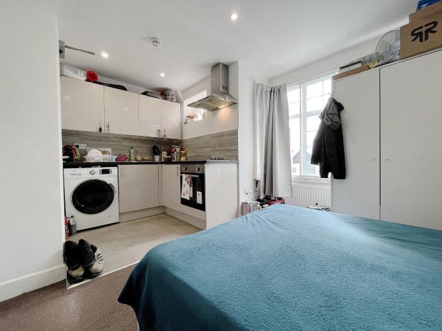 Flat for rent in London Borough of Hounslow, Osterley