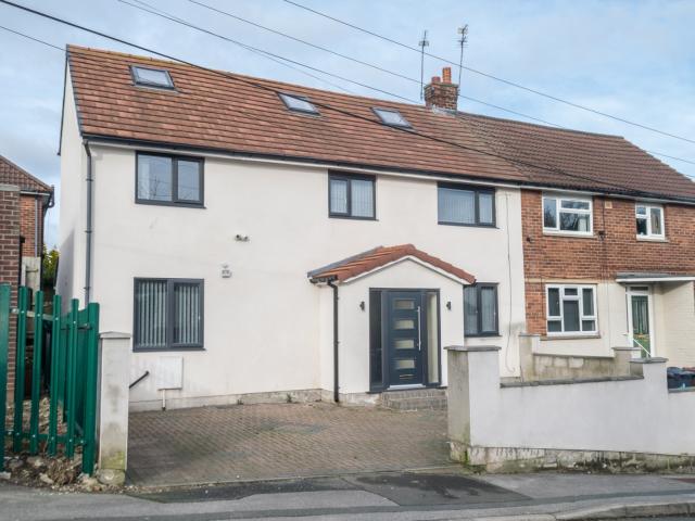 Flat for rent in Gildersome, West Yorkshire