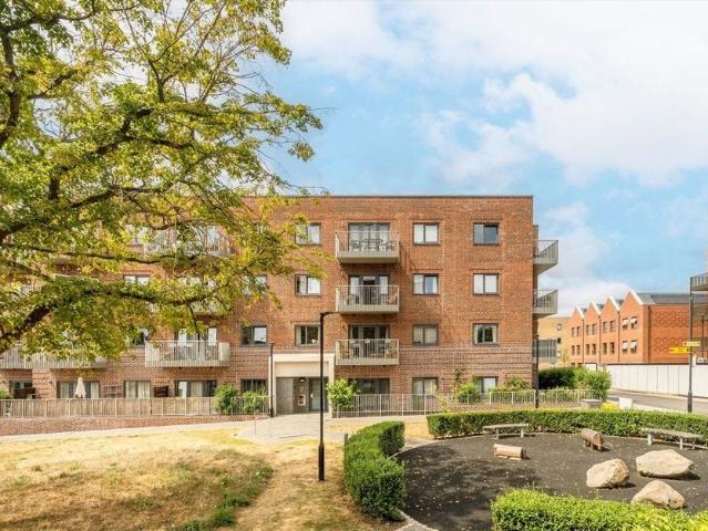 Flat for rent in Springfield Place, Greater London