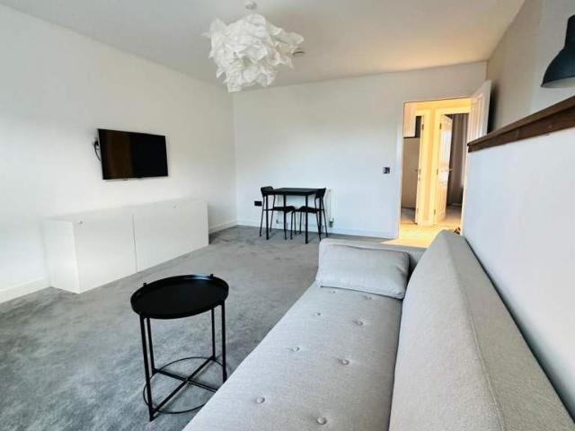 Flat for rent in Newbank, Scotland