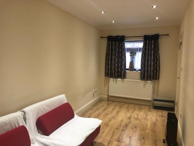 Flat for rent in Kingsbury, Greater London