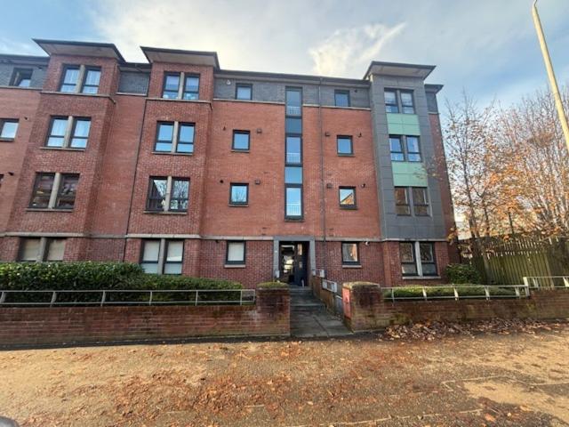 Flat for rent in Newbank, Scotland