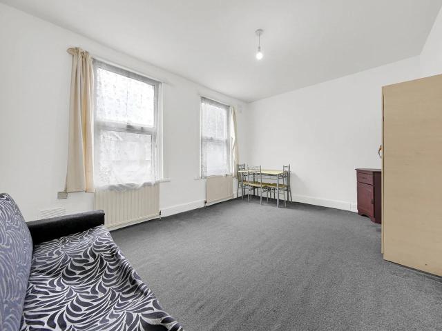 Flat for rent in London Borough of Newham, Greater London