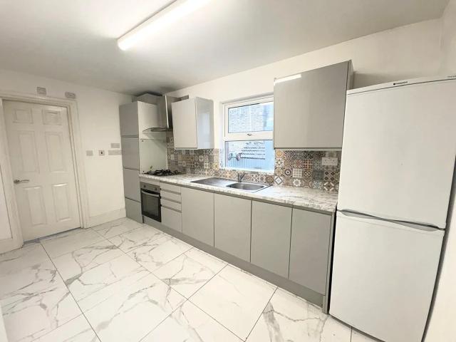 Flat for rent in Hale End, Greater London