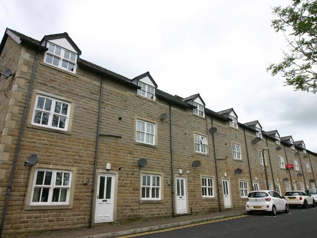 Flat for rent in Nuttall, Bury
