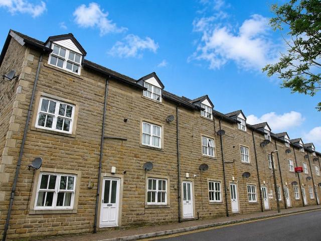 Flat for rent in Nuttall, Bury