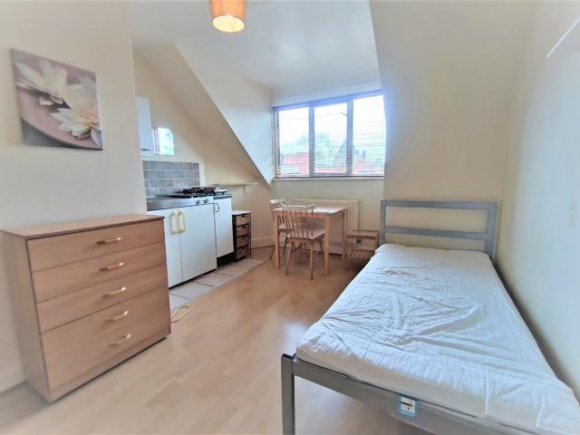 Flat for rent in Golders Green, Greater London