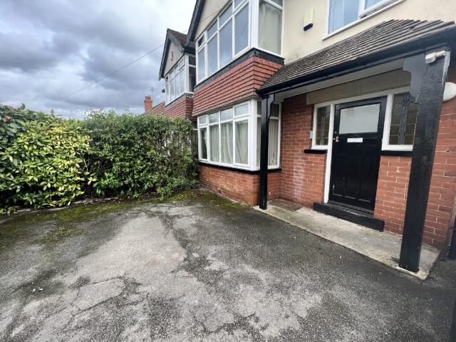 Flat for rent in Burley, Leeds