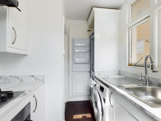 Flat for rent in Aldrington