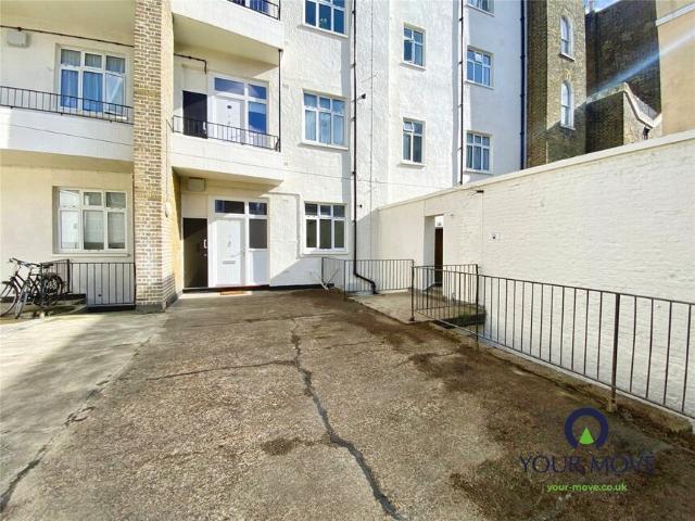 Flat for rent in West Cliff, Acol
