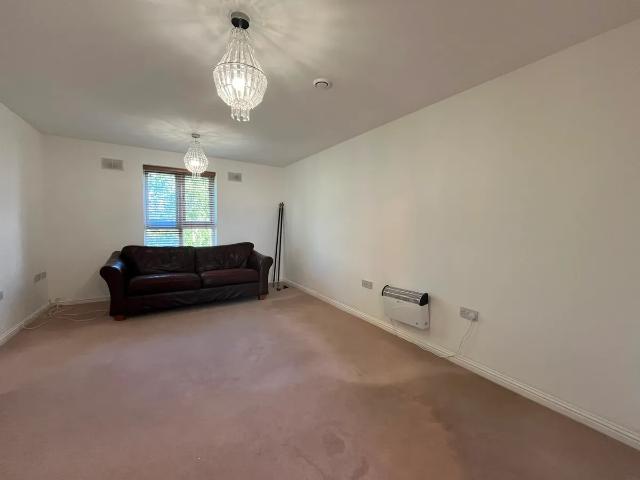 Flat for rent in Churchward, Rodbourne