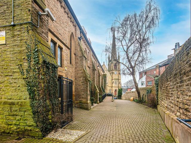 Flat for rent in Lowfield, South Yorkshire