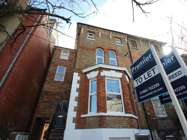 Flat for rent in St Clement's, The Slade